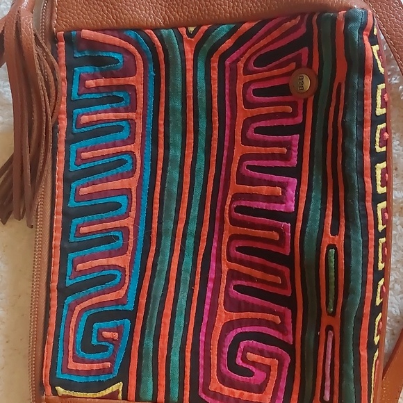 Boots & Bags Crossbody - Picture 15 of 16